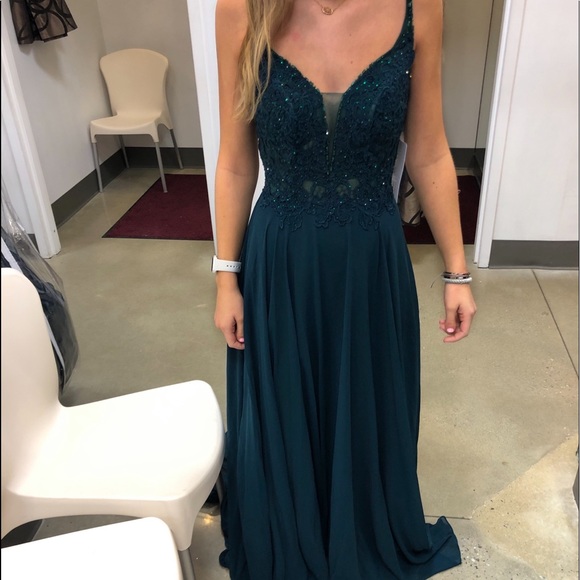 Prom dress - Picture 2 of 3